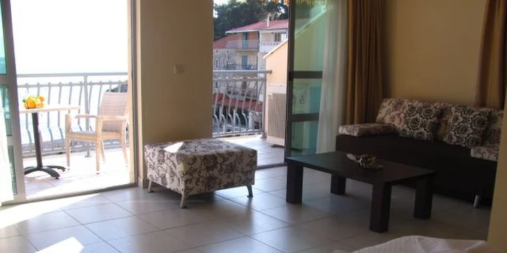 Slnečná dovolenka v Drveniku pre celú rodinu