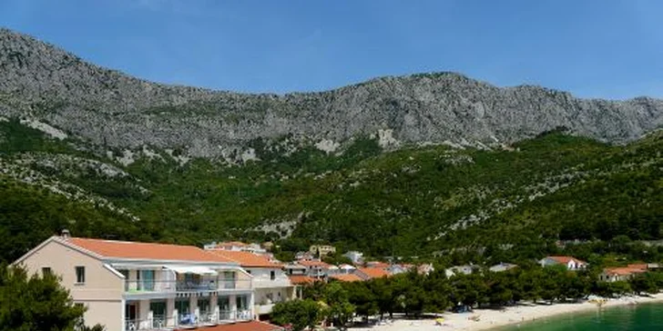 Slnečná dovolenka v Drveniku pre celú rodinu