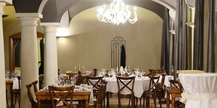 Šťavnatý hovädzí alebo jelení steak s prílohou