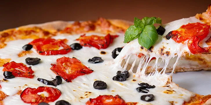 1,99 eur za chrumkavú PIZZU v novootvorenej reštaurácií DUBAI! Výber z 10 druhov pízz (550 -700g) so zľavou až 65%