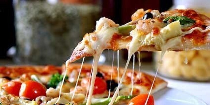 4,90 Eur za parádnu 50cm pizzu podľa vlastného výberu v Pizza Smile! Pochutnajte si na chrumkavej večeri či obede priamo doma so zľavou 50%!