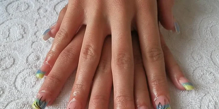 Štýlové gélové nechty v salóne Pink