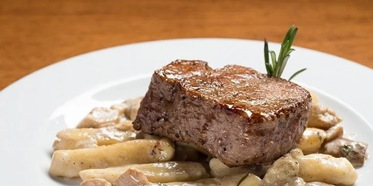 Šťavnatý hovädzí steak s rafinovanou oblohou