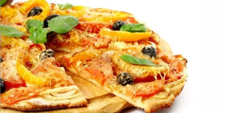 Lahodná pizza a nápoj v Bella Due