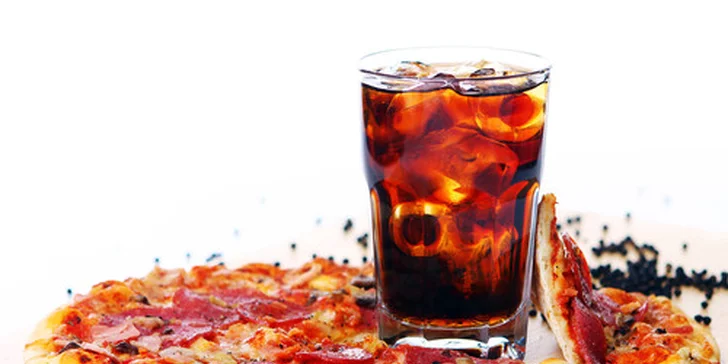 Lahodná pizza a nápoj v Bella Due