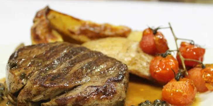 Šťavnatý hovädzí steak s prílohou