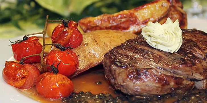 Šťavnatý hovädzí steak s prílohou