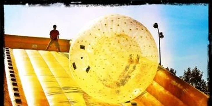 Zorbing na Slnečných Jazerách v Senci