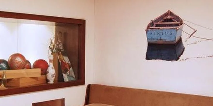 Domáce hamburgery s hranolkami a nápojom