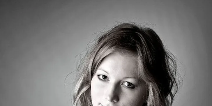 Profesionálne fotografovanie v ateliéri alebo exteriéri alebo exteriérové svadobné fotografovanie