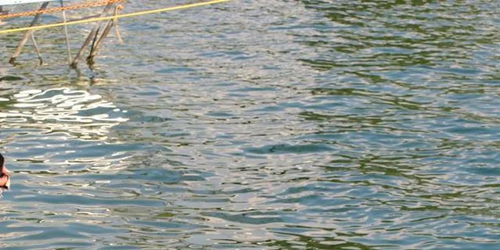 Kurz wakeboardingu pre začiatočníkov s raňajkami a občerstvením alebo flyboard kurz