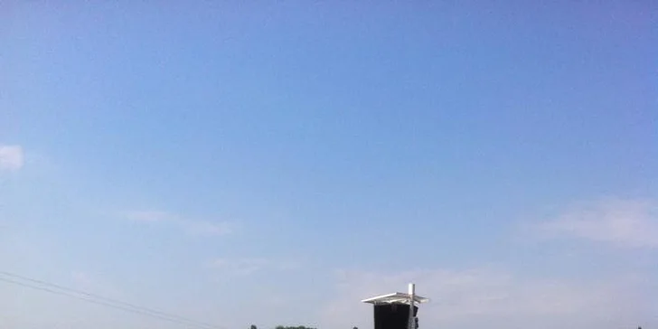 Kurz wakeboardingu pre začiatočníkov s raňajkami a občerstvením alebo flyboard kurz