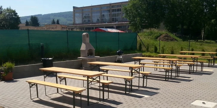 Šťavnatý burger s hranolkami len za 3,49€ v Hoteli Dynamic - len 10 min. od Trenčína a 5 min. z diaľnice...V prípade záujmu možnosť ubytovania so zľavou