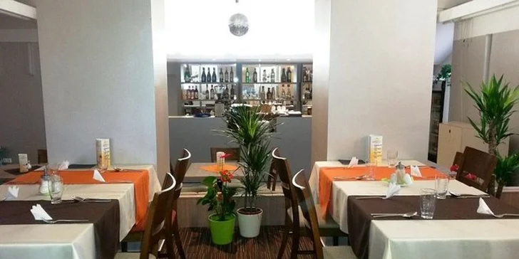 Šťavnatý burger s hranolkami len za 3,49€ v Hoteli Dynamic - len 10 min. od Trenčína a 5 min. z diaľnice...V prípade záujmu možnosť ubytovania so zľavou