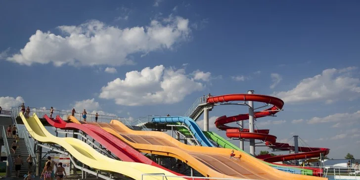 4 dňový rodinný Aquapark & Sport pobyt v Hoteli RELAX*** priamo na Slnečných jazerách Dvaja dospelý + 2 deti do 6 rokov alebo 1 dieťa do 12 rokov ubytovanie zadarmo