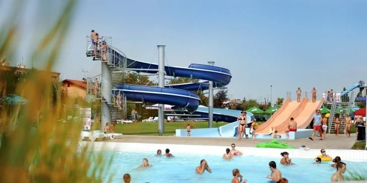 4 dňový rodinný Aquapark & Sport pobyt v Hoteli RELAX*** priamo na Slnečných jazerách Dvaja dospelý + 2 deti do 6 rokov alebo 1 dieťa do 12 rokov ubytovanie zadarmo