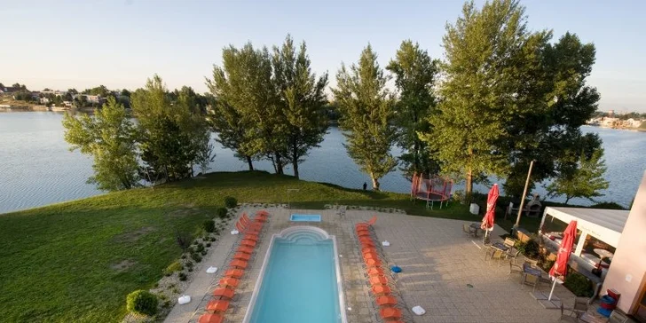 4 dňový rodinný Aquapark & Sport pobyt v Hoteli RELAX*** priamo na Slnečných jazerách Dvaja dospelý + 2 deti do 6 rokov alebo 1 dieťa do 12 rokov ubytovanie zadarmo
