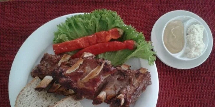 Pečené bravčové rebierka s prílohou