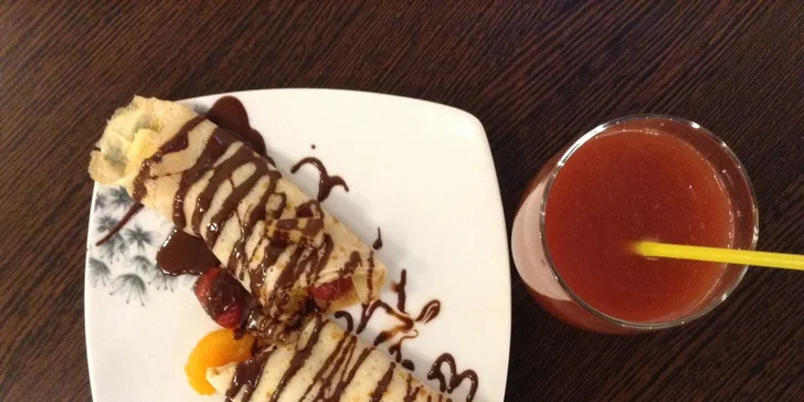 Lahodné palacinky s džúsom v centre mesta