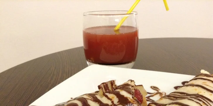 Lahodné palacinky s džúsom v centre mesta