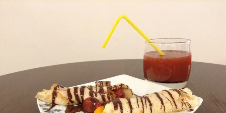 Lahodné palacinky s džúsom v centre mesta