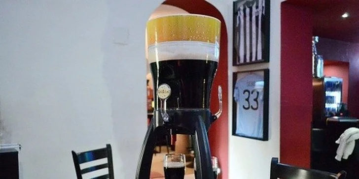 Grilované BBQ špeciality s prílohami a pivo Guiness