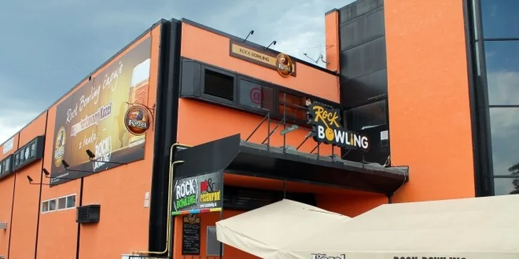 Bowling s 2 pivami alebo aj šťavnatým burgerom