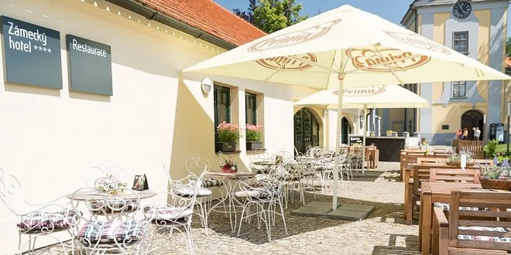 Zámocký hotel**** na okraji Prahy s pávmi a jazdiarňou