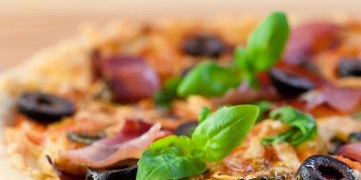 Chrumkavá pizza s čerstvými surovinami