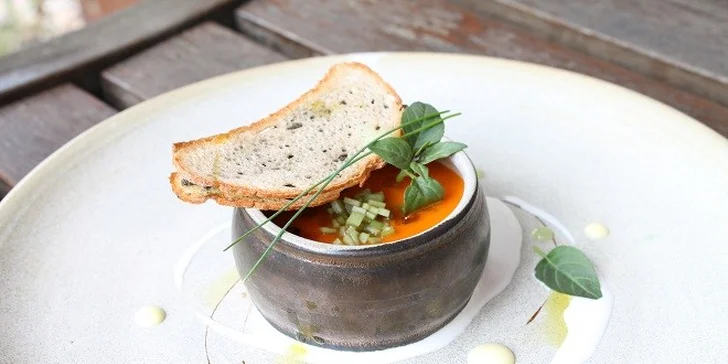 Luxusné gurmánske menu pre dvoch a fľaša vína