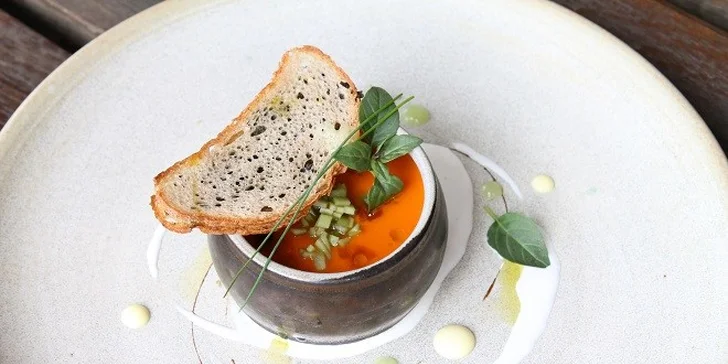 Luxusné gurmánske menu pre dvoch a fľaša vína