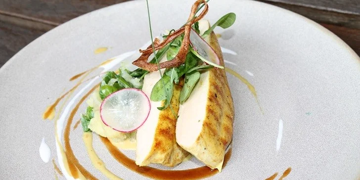 Luxusné gurmánske menu pre dvoch a fľaša vína