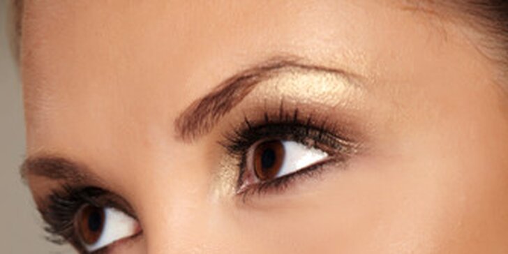 Permanentný make-up obočia, pier, očné linky alebo obočie čepieľkovou metódou