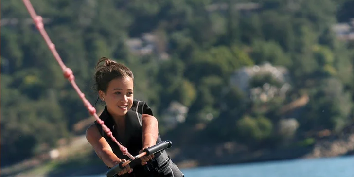 Letný adrenalín na vlnách: WAKEBOARDING