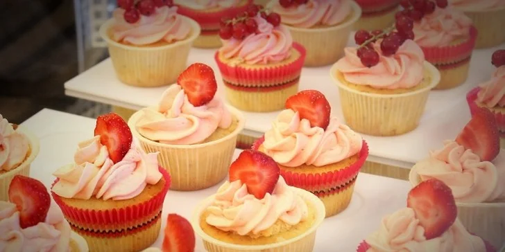 Delikátny cupcake a nápoj podľa výberu