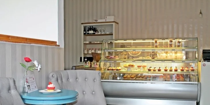 Delikátny cupcake a nápoj podľa výberu