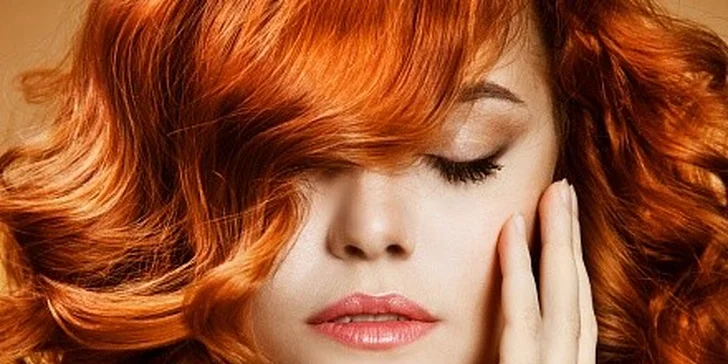 Farba s kompletnou regeneráciou s argánovo - keratínovým šampónom a maskou, strihom a záverečným stylingom