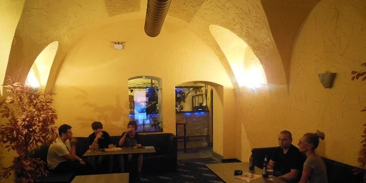 Lahodné espresso, ľadová káva alebo fresh juice v centre mesta pre dvoch