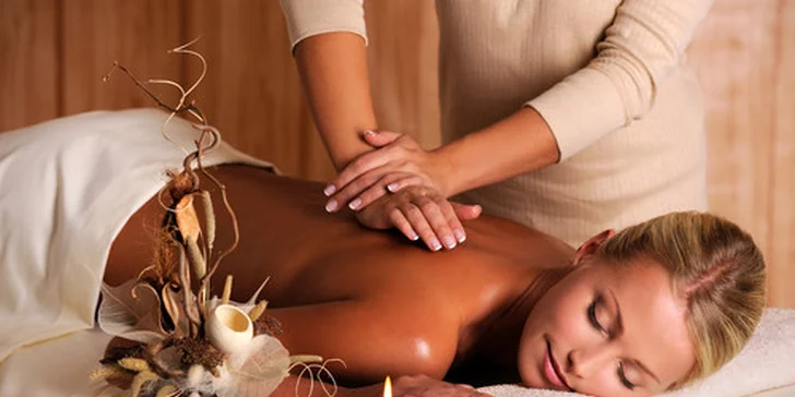 Aromatická reflexná masáž chodidiel alebo masáž chrbta, krku a ramien s rašelinovým zábalom 