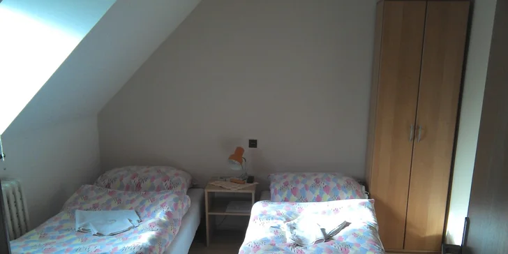 Rodinný oddych v prírode pri jazere