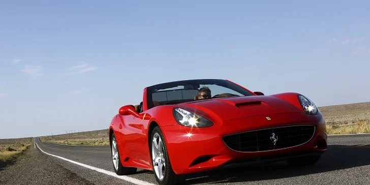 Zajazdite si na luxusných športových autách, napríklad na Ferrari California