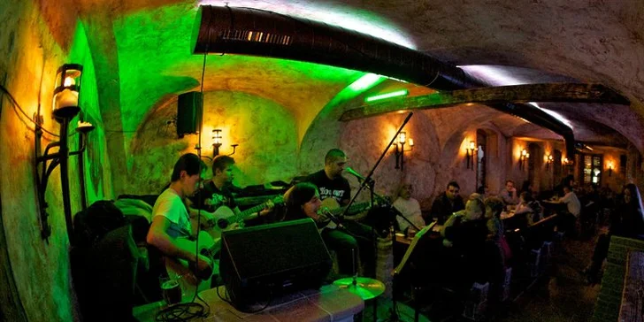 Vychutnajte si 2x veľké pivo Gambrinus v Pube Zbrojnoš