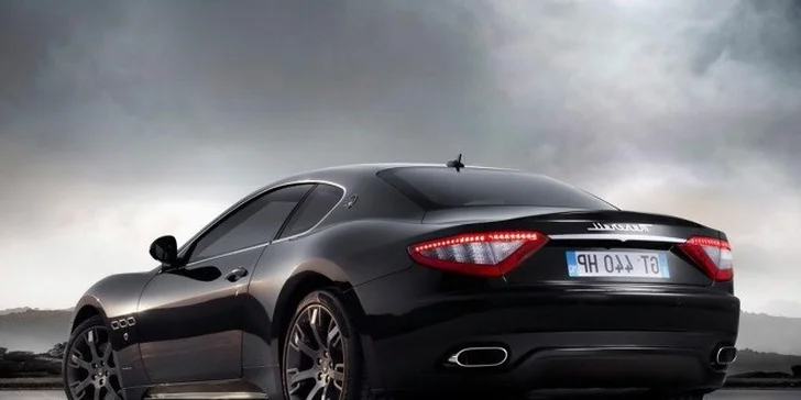 Zajazdite si na luxusných športových autách, napríklad na Ferrari California