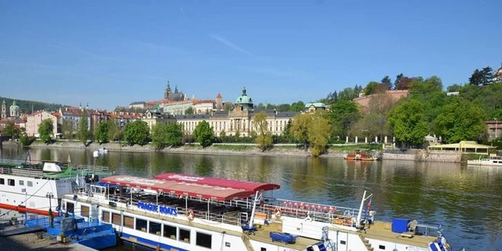Rodinná letná plavba po Vltave + čerstvý ovocný šalát a drink