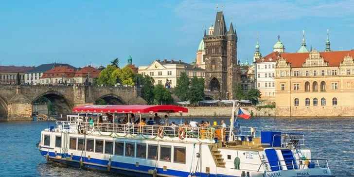 Rodinná letná plavba po Vltave + čerstvý ovocný šalát a drink