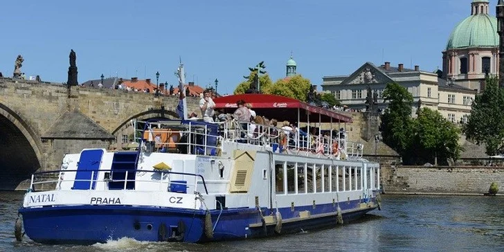 Rodinná letná plavba po Vltave + čerstvý ovocný šalát a drink