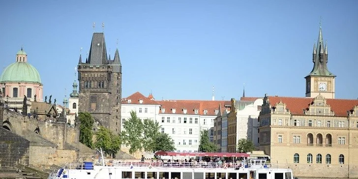 Rodinná letná plavba po Vltave + čerstvý ovocný šalát a drink
