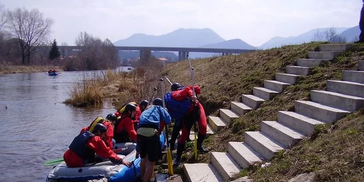 Rafting na vodnom kanáli alebo splavovanie Váhu na Liptove