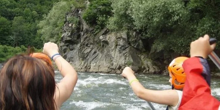 Rafting na vodnom kanáli alebo splavovanie Váhu na Liptove