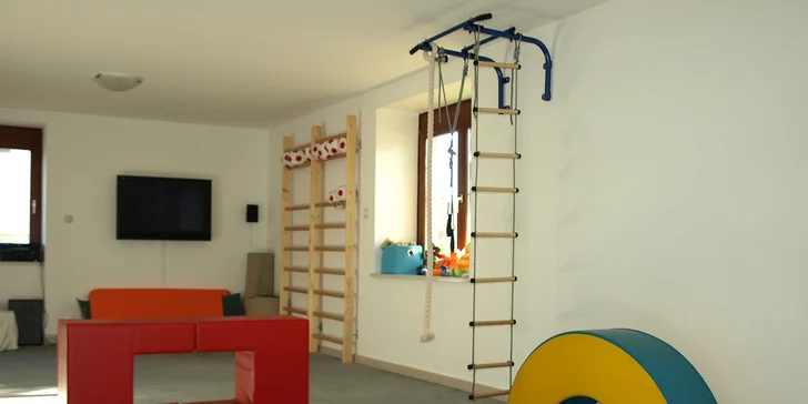 Radostné baby plávanie pre mamičky s bábätkmi